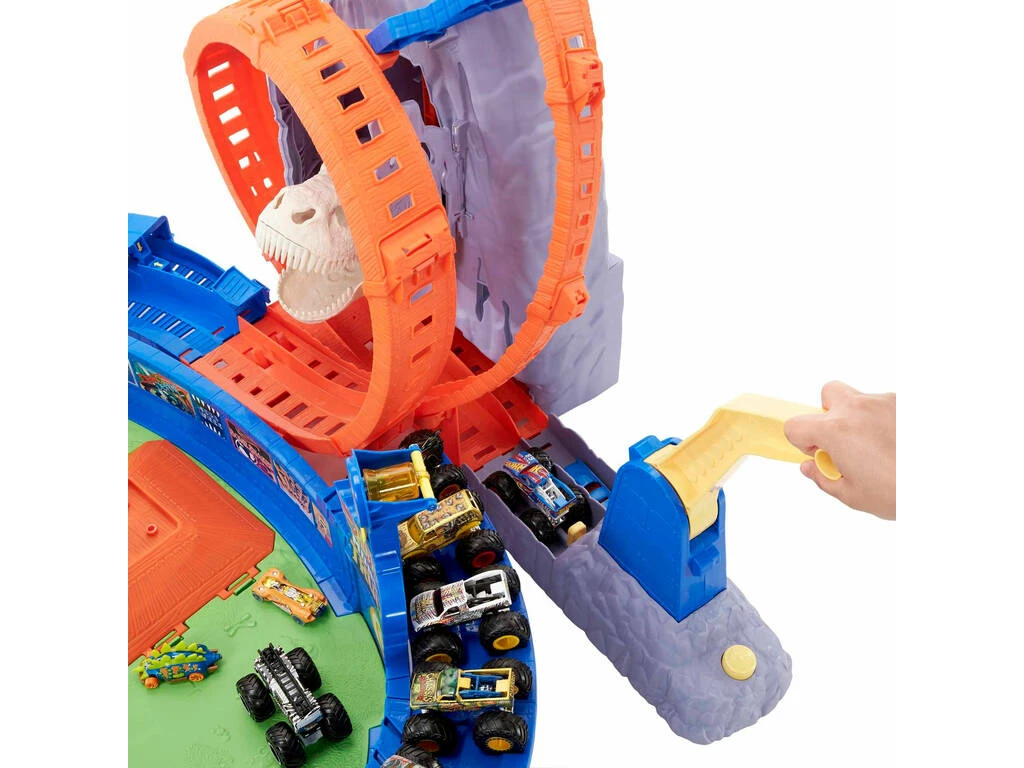Hot Wheels Monster Trucks Estadio Con Volcán Y T-Rex Mattel GYL14 5 Hot Wheels Monster Trucks Estadio Con Volcán Y T-Rex Mattel GYL14 - Imagen 3