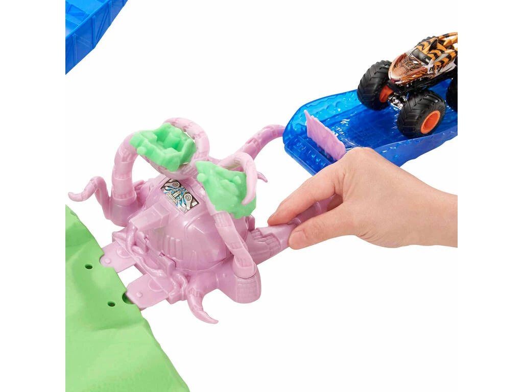Hot Wheels Monster Trucks Estadio Con Volcán Y T-Rex Mattel GYL14 6 Hot Wheels Monster Trucks Estadio Con Volcán Y T-Rex Mattel GYL14 - Imagen 4