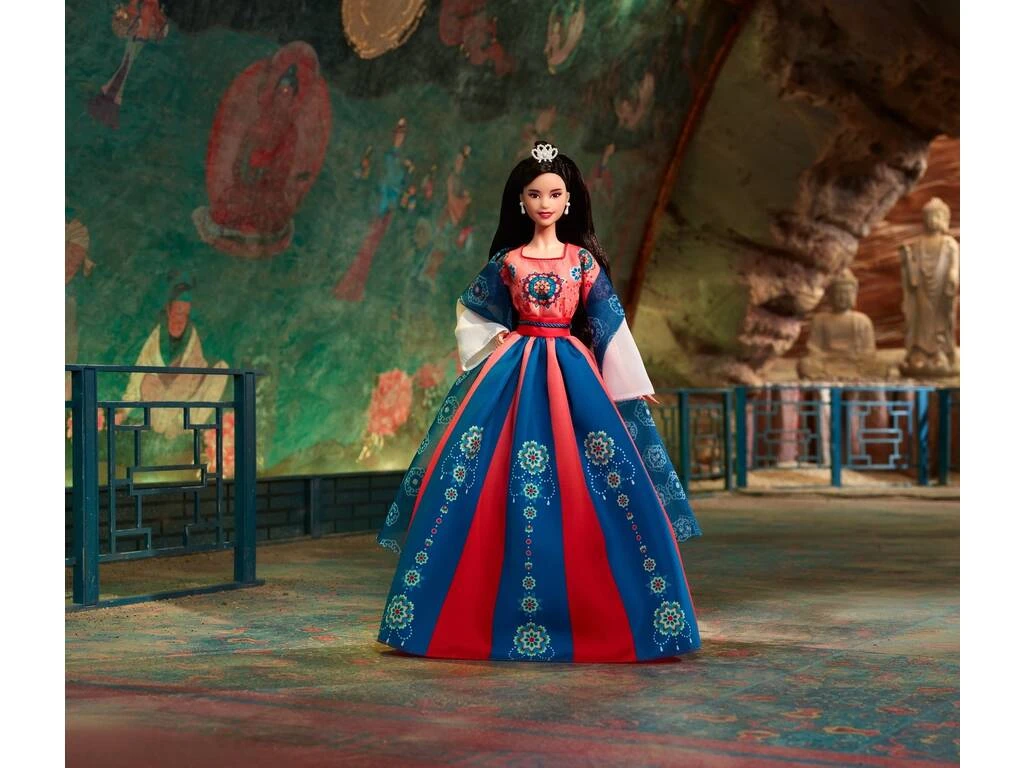 Barbie Signature Año Nuevo Lunar Mattel HJX35 5 Barbie Signature Año Nuevo Lunar Mattel HJX35 - Imagen 3